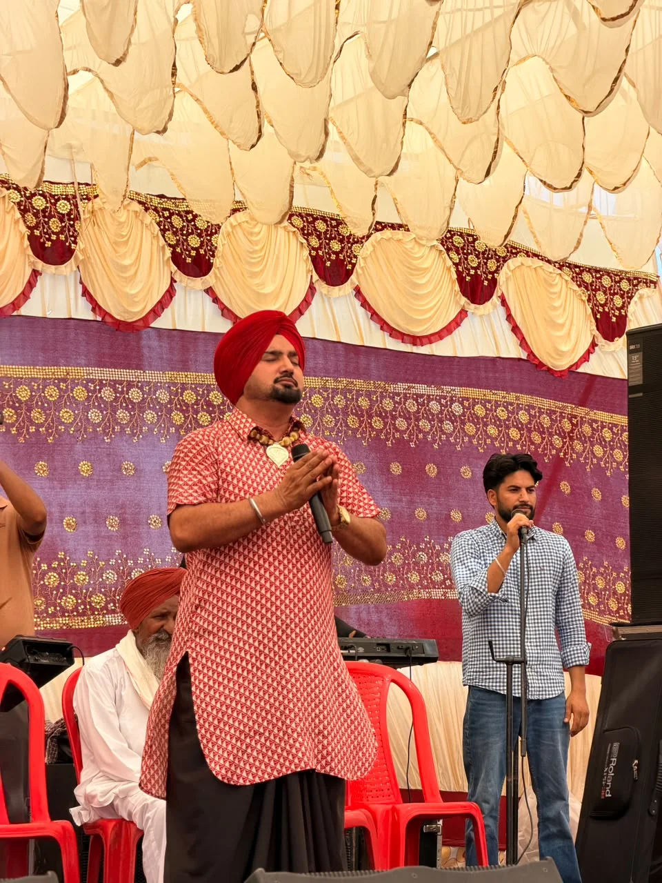 Prabh Sheron supporting a lead vocalist on stage